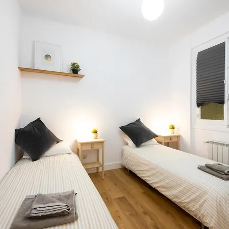 Zurriola Beach - No Party At Home - No Fiestas En Casa - 150 Meters To Zurriola Beach - Size 75M2 *