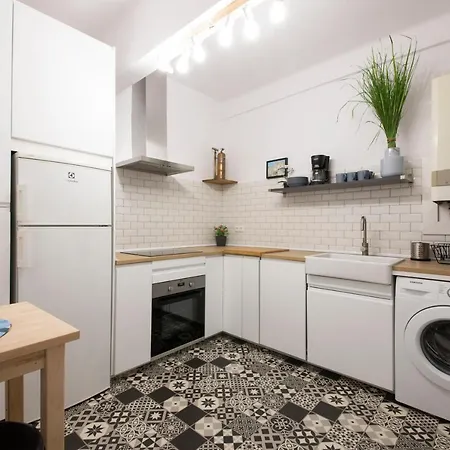 Zurriola - No Party At - 150 Meters To Zurriola - Size 75m2 דירה *