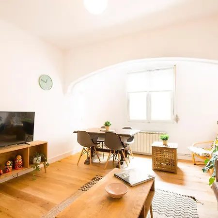Apartment Casa Playa Zurriola-aviso-obras En La Fachada Del Patio Hasta Mayo O Junio-no Ha Habido Quejas Por El Ruido-precio Bajo- House Playa Zurriola-warning-works On The Facade Of The Patio Until Or June-there Have Been No Noise Complaints- Price *