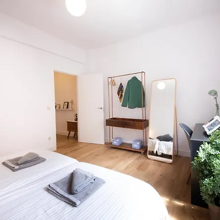 Casa Playa Zurriola-aviso-obras En La Fachada Del Patio Hasta Mayo O Junio-no Ha Habido Quejas Por El Ruido-precio Bajo- House Playa Zurriola-warning-works On The Facade Of The Patio Until Or June-there Have Been No Noise Complaints- Price * San Sebastian