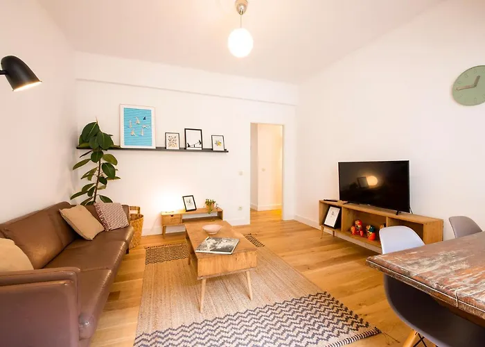 Zurriola - No Party At - 150 Meters To Zurriola - Size 75m2 Апартаменты *